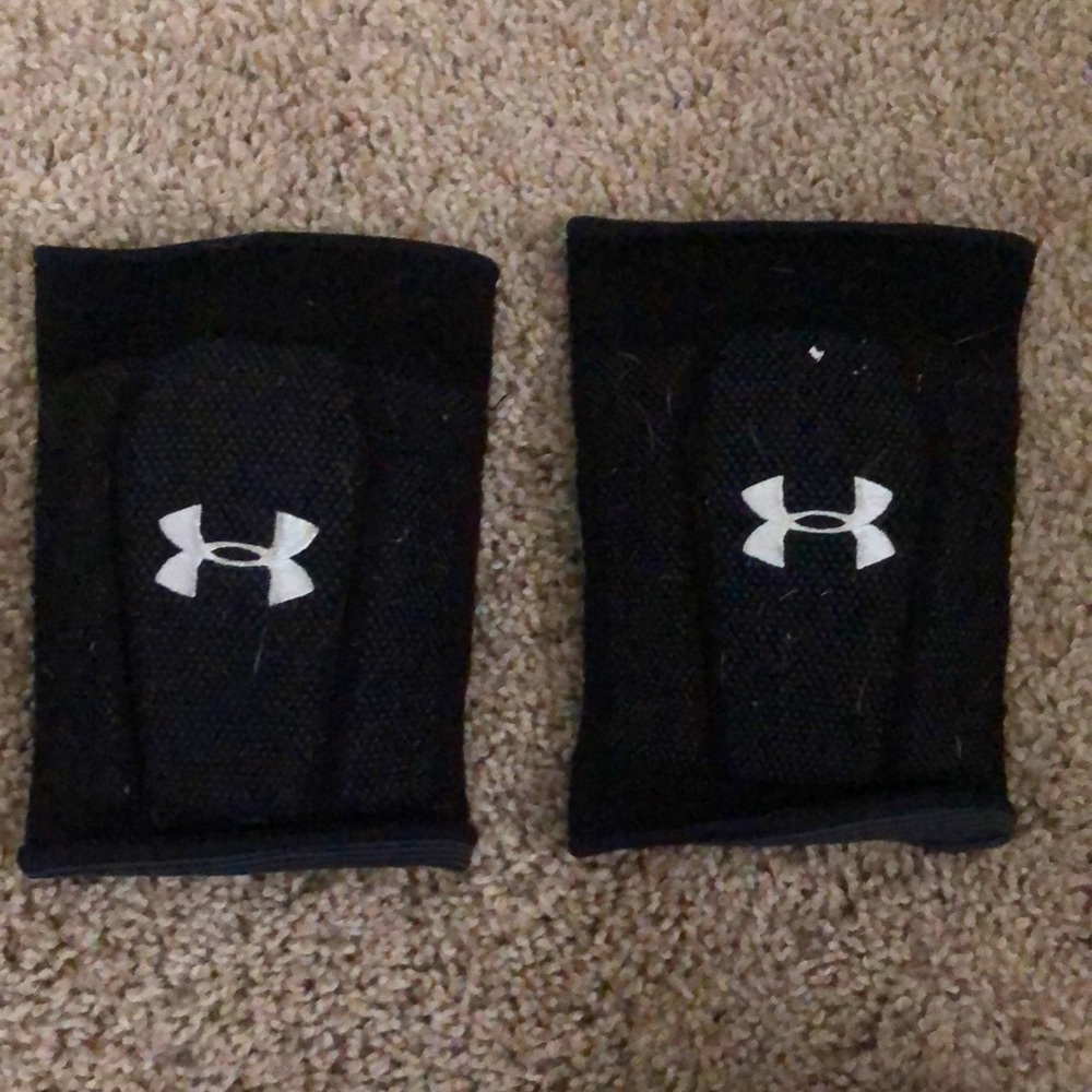 Under armor knee pads. Worn once
